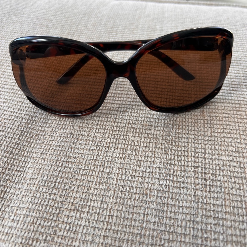 Oscar By Oscar de la Renta Women's Oval Sunglasses w/ Gradient Lens